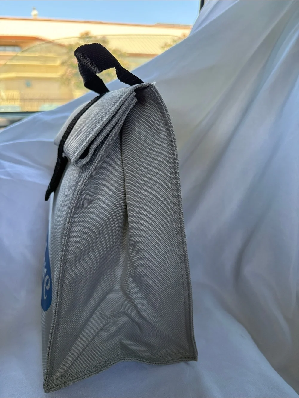 Sabre Insulated Lunch Bag - Light Gray with Blue Logo